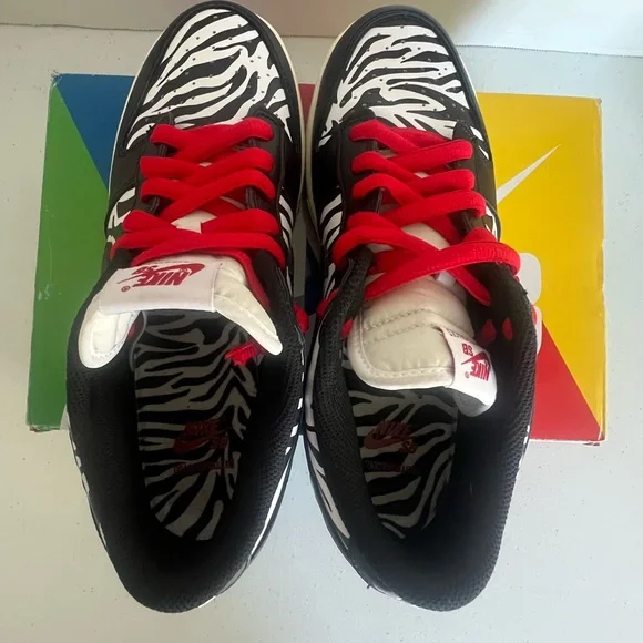 Nike Sb Dunk low og qs Quartersnacks size 8.5 Zebra print new in box.